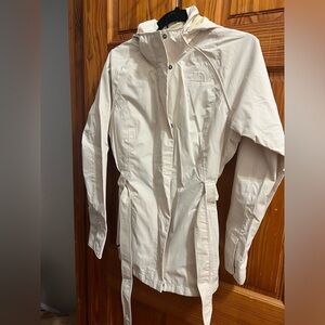 UNUSED - white North Face women’s rain coat with belt